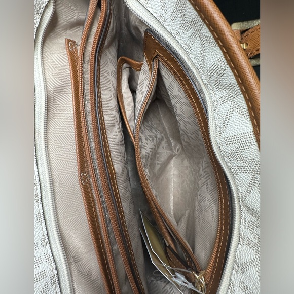 NWT MICHAEL KORS MEDIUM SNAP POCKET TOTE. CREAM/BROWN. - Picture 6 of 10